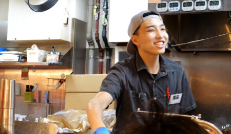 ラーメン 豚山 十三東口店【新卒正社員募集】