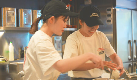 油そば 元祖油堂 宮益坂店【新卒正社員募集】