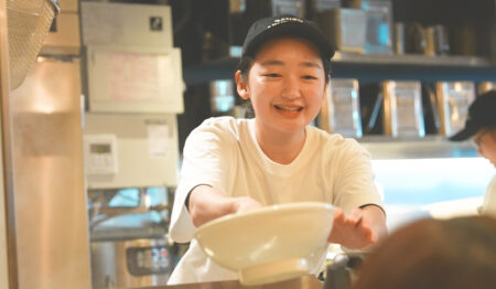 油そば 元祖油堂 横浜西口本店【新卒正社員募集】