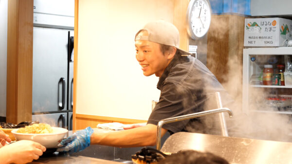 ラーメン 豚山 十三東口店【アルバイト・パート募集