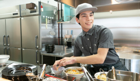 ラーメン 豚山 横浜西口店【店長候補の正社員募集】